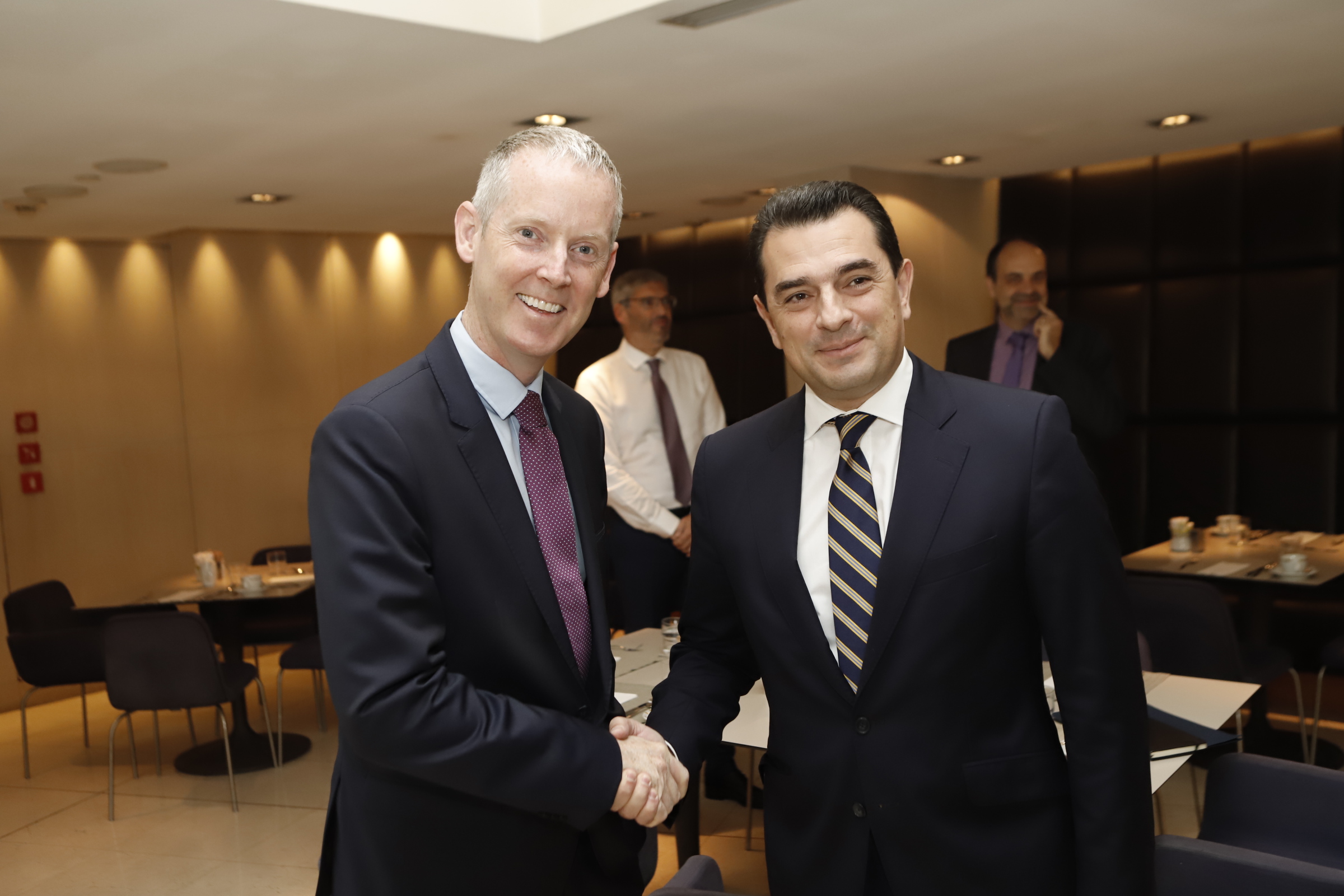 Συνάντηση Κώστα Σκρέκα με τον Αντιπρόεδρο Ευρωπαϊκής Τράπεζας για στήριξη αγροτών