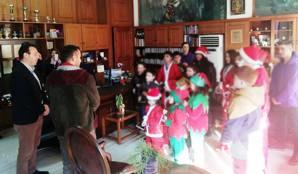 Χριστουγεννιάτικα μηνύματα από τον Μπράλο στα  Τρίκαλα