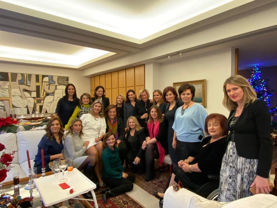 Σε γεύμα στο σπίτι της Ντόρας Μπακογιάννη η Κατερίνα Παπακώστα