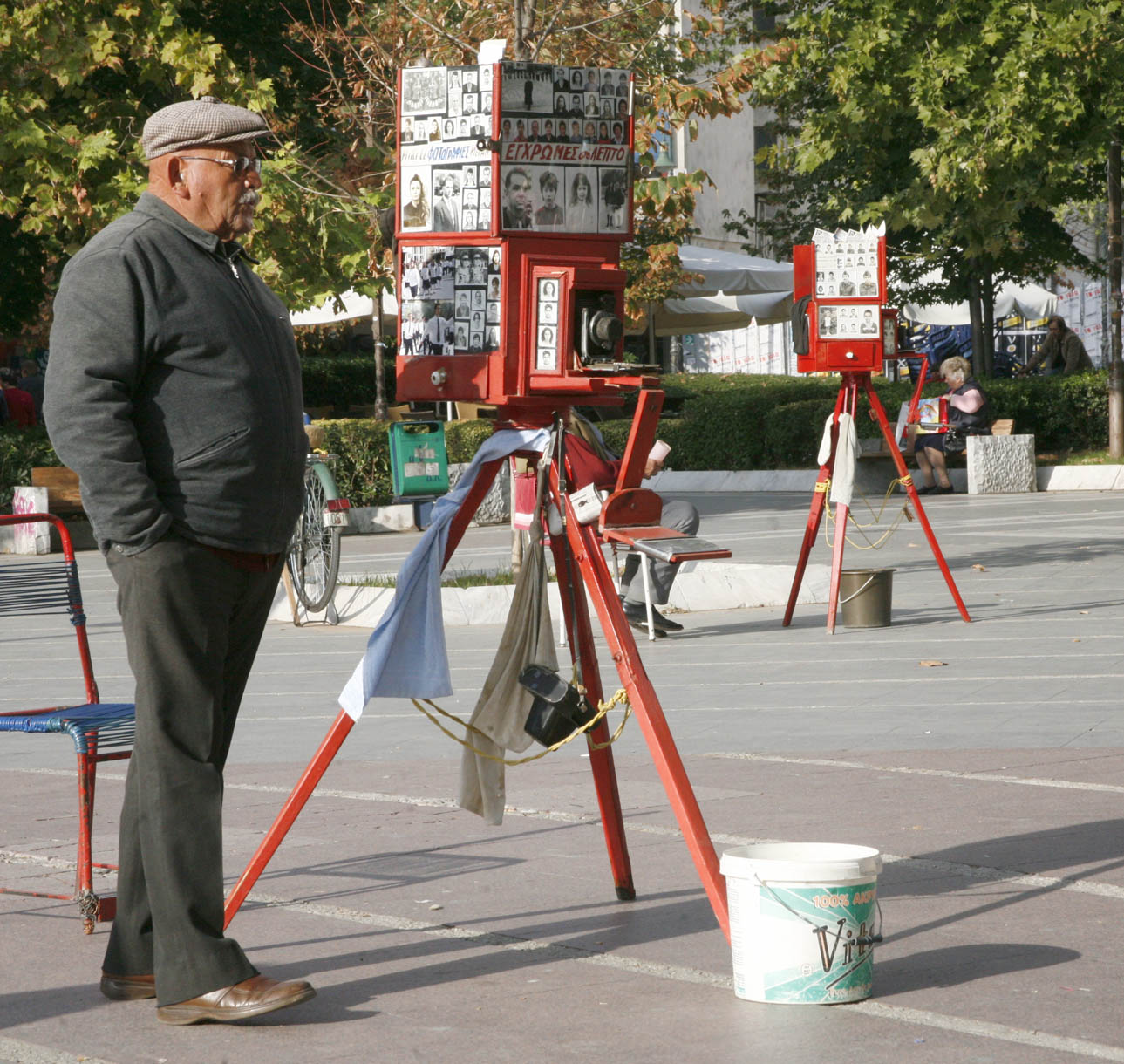 Ο υπαίθριος Λαρισαίος φωτογράφος δεν υπάρχει πια…