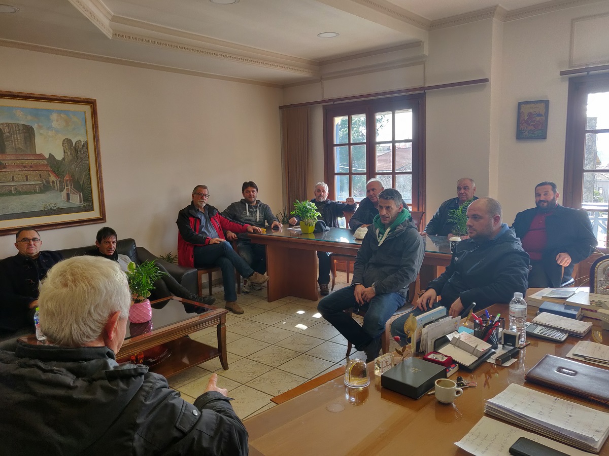 Αναζητούν λύση για τα αδέσποτα στην Καλαμπάκα