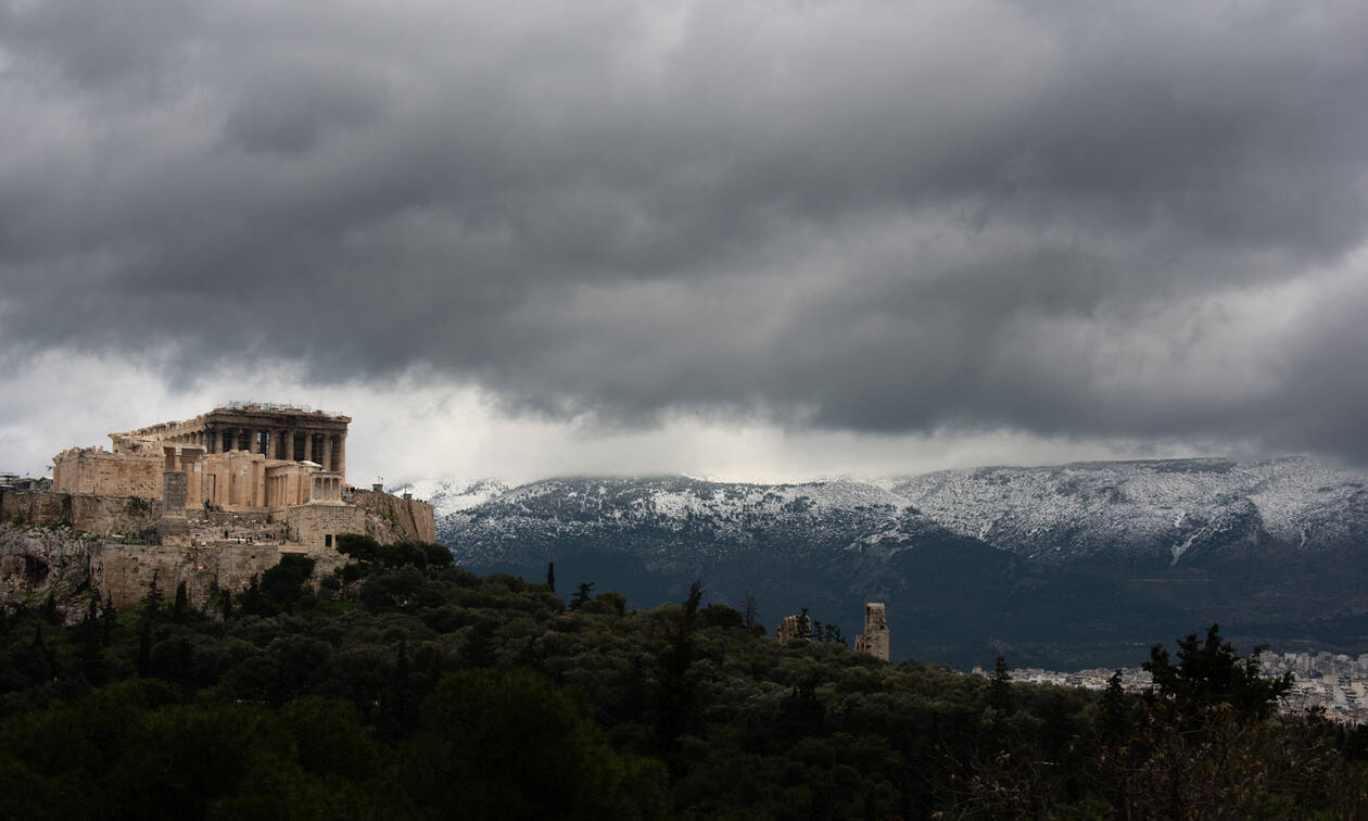 Καιρός: Ο «Ηφαιστίων» υποχωρεί αλλά θα χιονίσει και σήμερα – Δείτε πού – Αναλυτικά η πρόγνωση