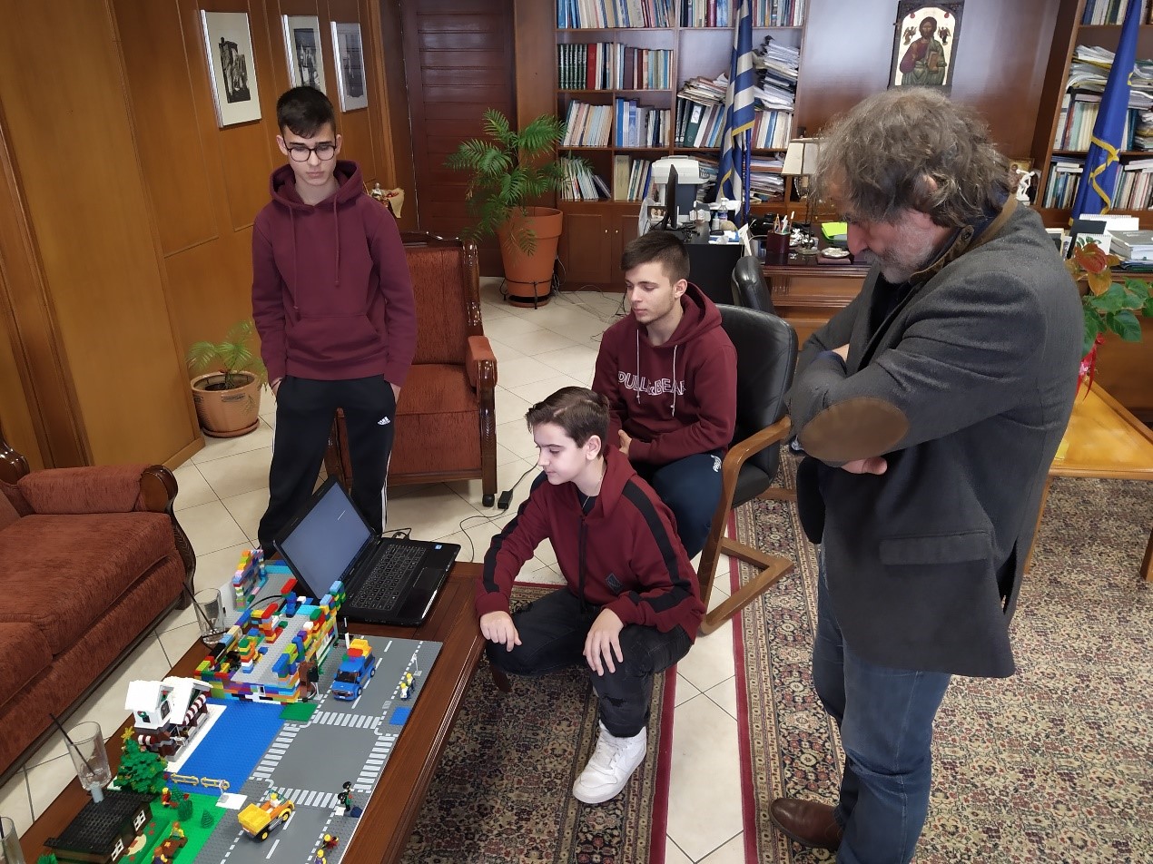 Η ομάδα Ρομποτικής RoboTeens επισκέφθηκε την Περιφερειακή ενότητα