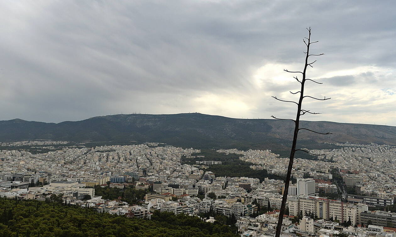 Καιρός: Τελευταία μέρα με υψηλές θερμοκρασίες – Έρχεται ψυχρό μέτωπο με χιόνια σε πολλές περιοχές