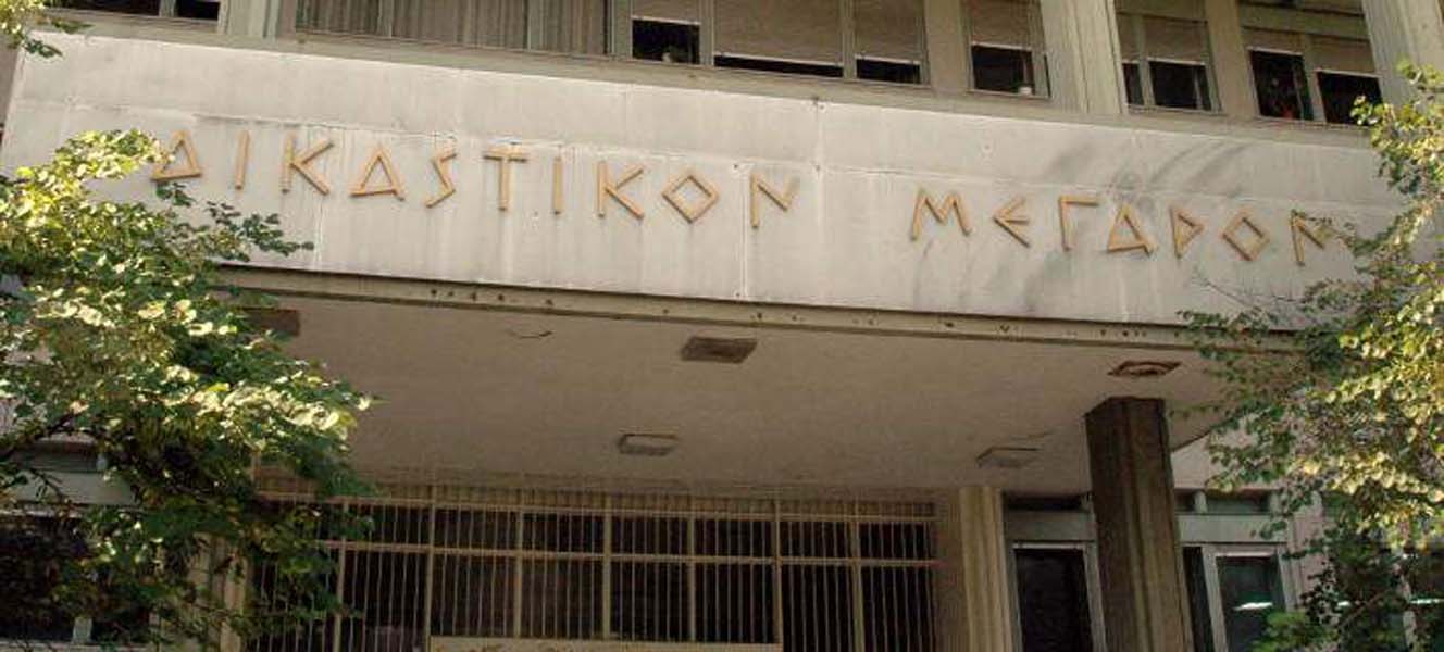 Πρόστιμο για κάπνισμα στα δικαστήρια της Λάρισας – Μάρτυρας κατηγορίας “κάρφωσε” μάρτυρα υπεράσπισης