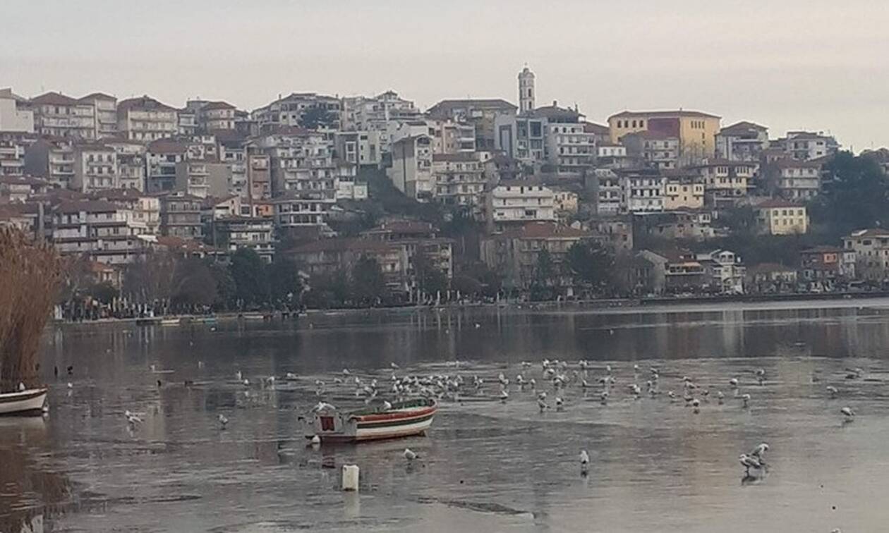 Καστοριά: Ξεπάγωσε η λίμνη και έπαθε σοκ όλη η πόλη – Τι βρήκαν
