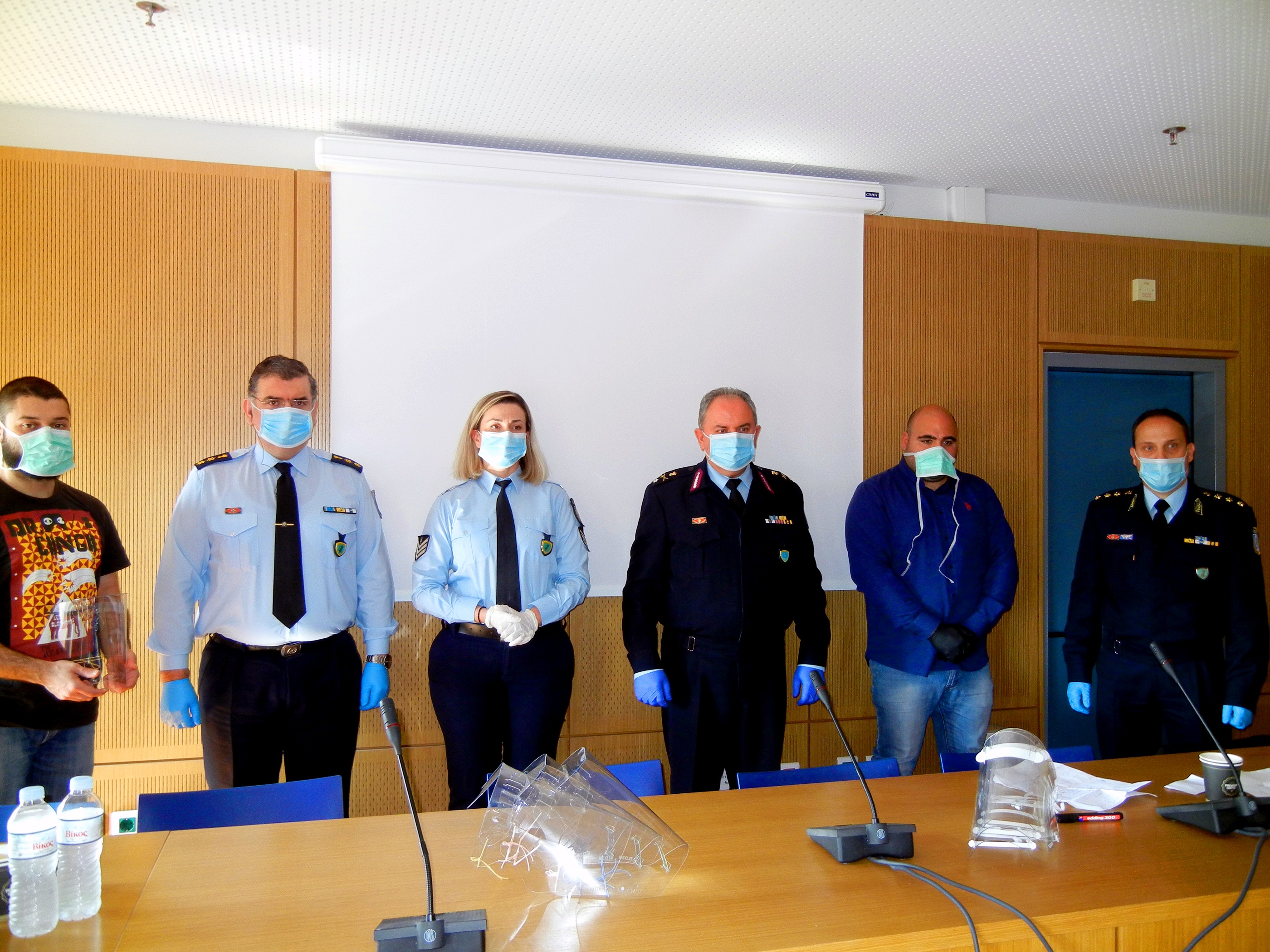 Δωρεά προστατευτικών ασπίδων προσώπου από το Πανεπιστήμιο Θεσσαλίας και την εταιρεία TED 3D στους αστυνομικούς
