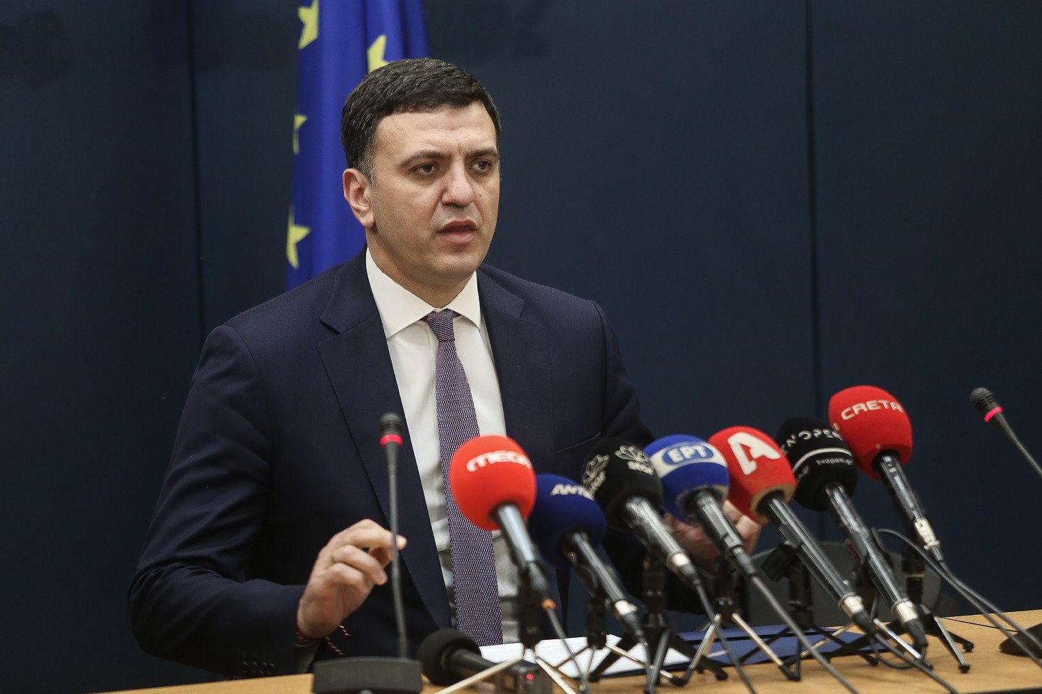 Κορονοϊός: Έκτακτα μέτρα ανακοινώνει τώρα η κυβέρνηση – Κλείνουν καφετέριες, εστιατόρια και μπαρ
