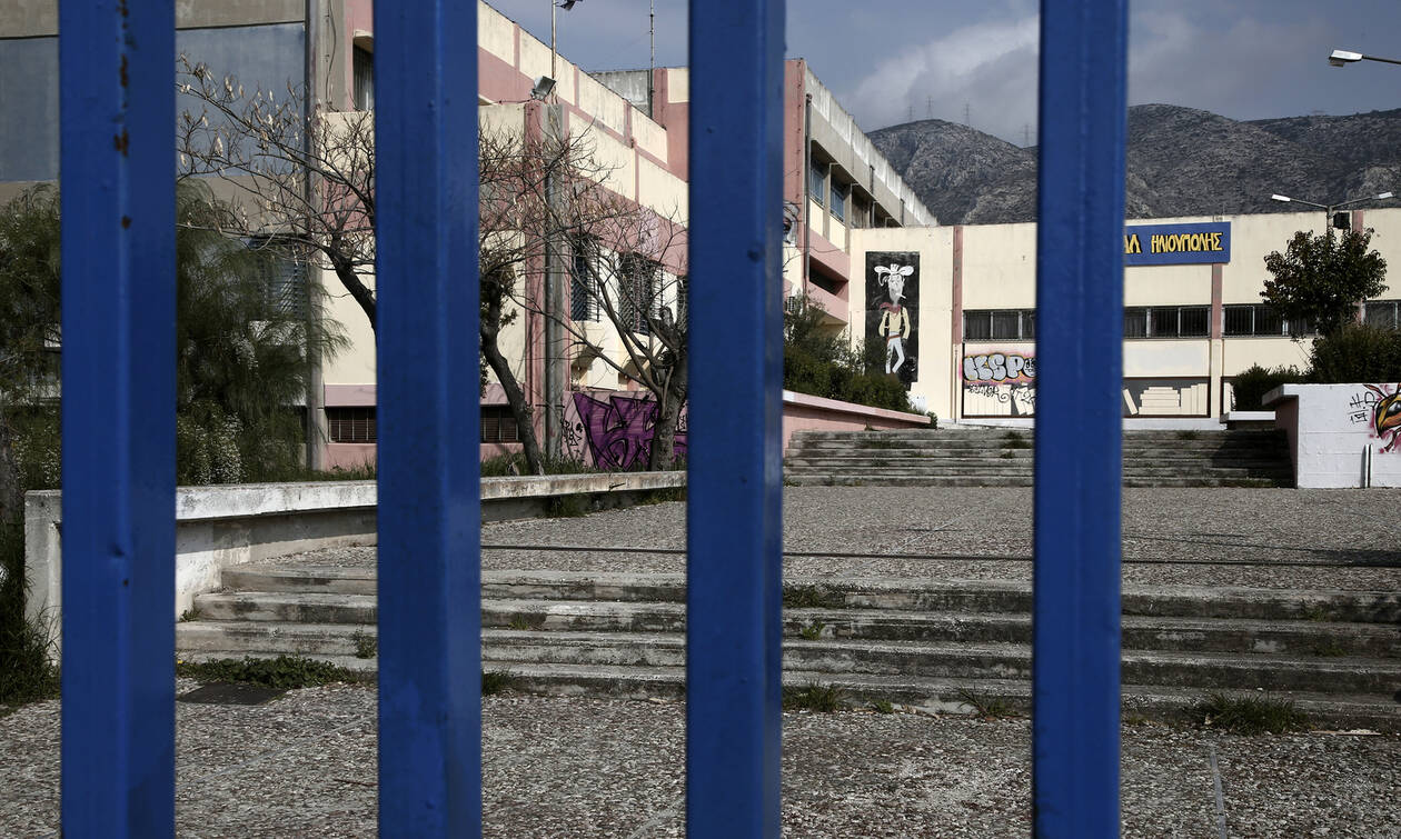 Κορονοϊός: Πότε θα ανοίξουν τα σχολεία – Τι θα γίνει με τις Πανελλήνιες – Τα σενάρια που εξετάζονται