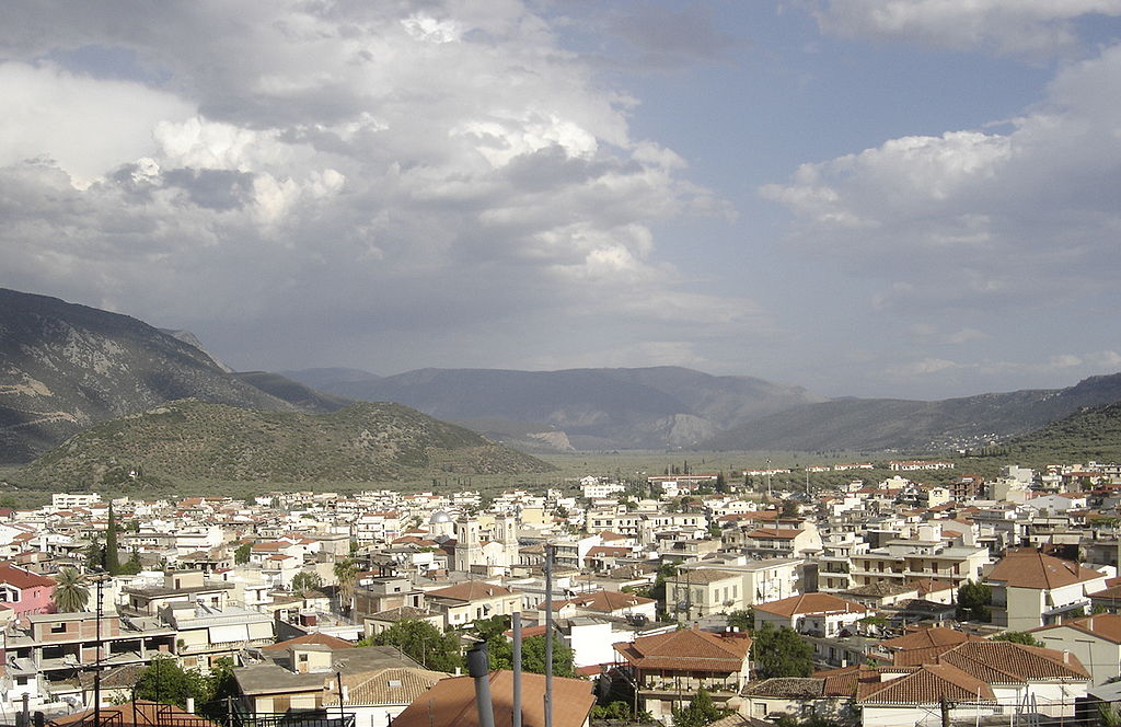Η παραδοσιακή Άμφισσα με την πλούσια ιστορία