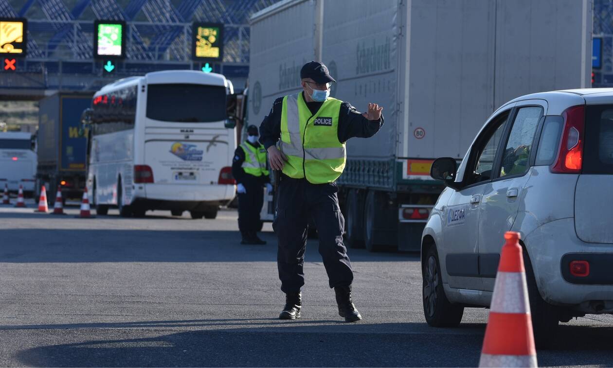 Κορονοϊός – Κωδικός «Πάσχα» για την ΕΛ.ΑΣ: Έλεγχοι σε εκκλησίες και αυλές με τσουχτερά πρόστιμα