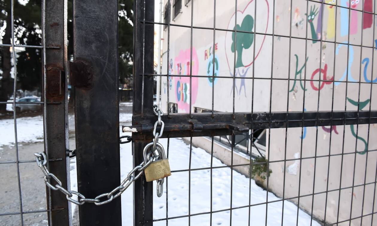 Ανοίγουν τα σχολεία: Τάξεις 15 μαθητών, όλοι με μάσκες και αντισηπτικά – Σήμερα οι ανακοινώσεις