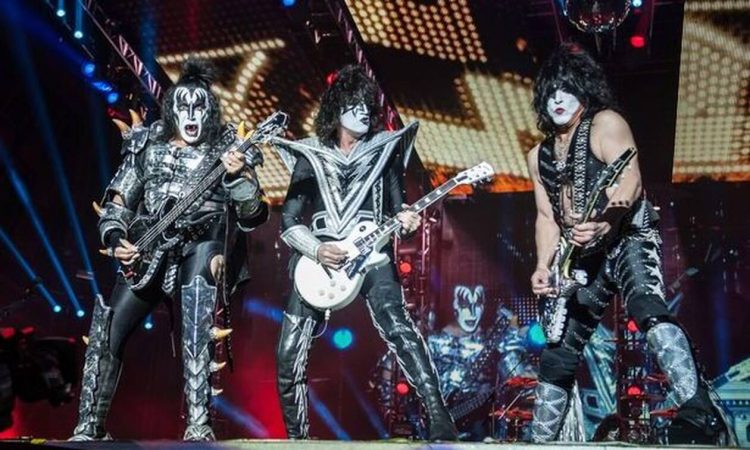 Πέθανε μέλος του συγκροτήματος «Kiss» (pics)