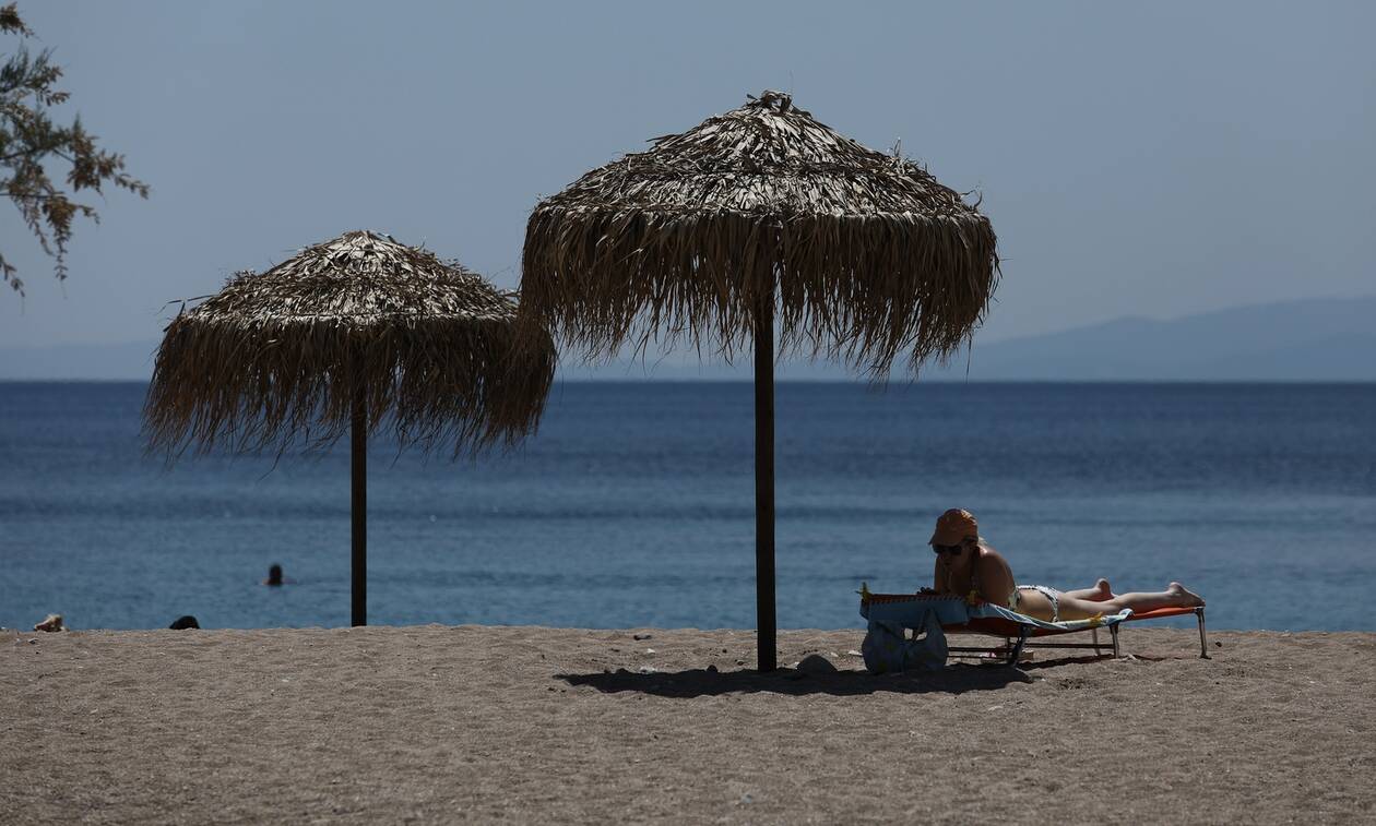Το καλοκαίρι μας: Οι αλλαγές στις παραλίες – Βουτιές με drone, αποστάσεις και… απολυμάνσεις