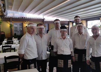 Τρίκαλα: Με ασπίδες σερβίρουν σε ταβέρνα