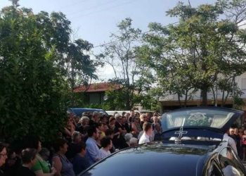 Σε κλίμα βαθιάς οδύνης το τελευταίο «αντίο» στον 15χρονο Αλέξανδρο στον Ξηρόκαμπο Καλαμπάκας