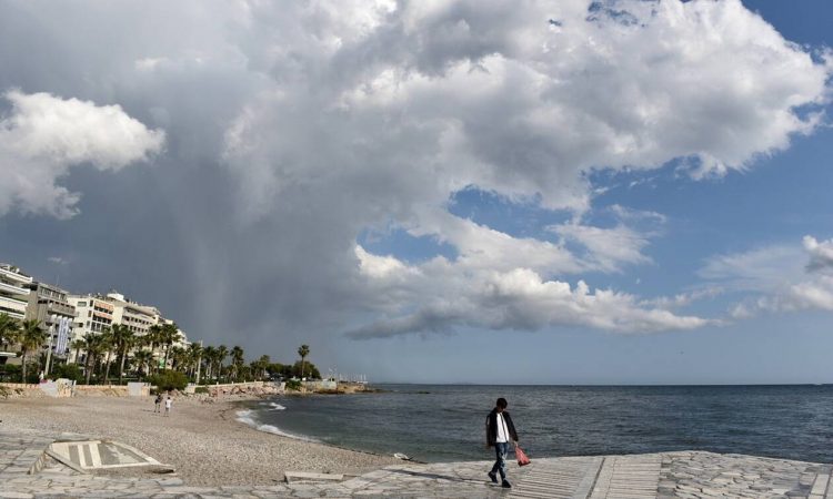 Καιρός: Συννεφιασμένη η Τετάρτη – Έντονα φαινόμενα σε αρκετές περιοχές (pics)