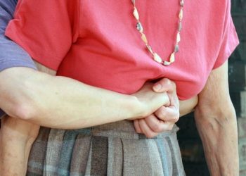Πνιγμός από φαγητό – Πρώτες βοήθειες (βίντεο με ελληνικούς υπότιτλους)