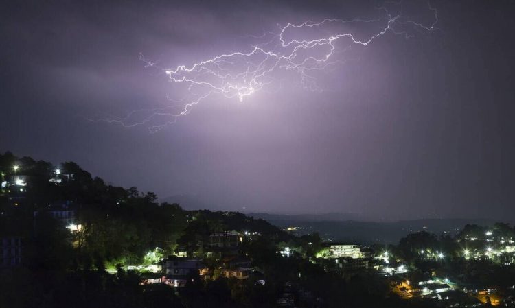 Έκτακτο δελτίο ΕΜΥ: Δευτέρα με καταιγίδες και χαλαζοπτώσεις – Προσοχή τις επόμενες ώρες