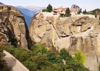 Λαμπρά εόρτασε το επιβλητικότερο μοναστήρι των Μετεώρων – ΒΙΝΤΕΟ