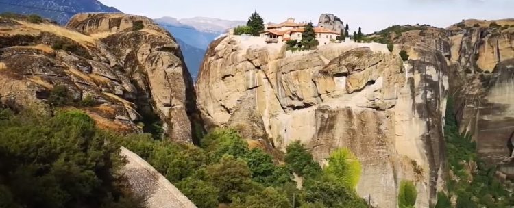 Λαμπρά εόρτασε το επιβλητικότερο μοναστήρι των Μετεώρων – ΒΙΝΤΕΟ