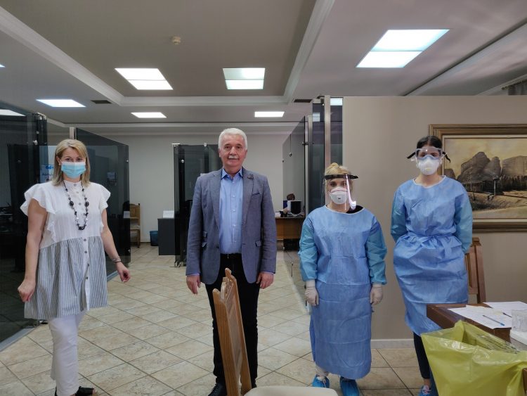 Δειγματοληψία για covid 19 στο Δημαρχείο Καλαμπάκας