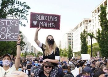 Δεν κοπάζει η οργή στις ΗΠΑ: Συνεχίζονται οι διαδηλώσεις για τη δολοφονία του Τζορτζ Φλόιντ – Κάνει πίσω ο Τραμπ για τον στρατό