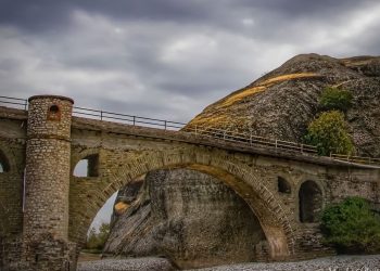 Το πέτρινο Γεφύρι της Σαρακίνας ένα από τα… διαμάντια του Νομού Τρικάλων