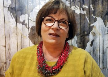Η Γιούλα Κωνσταντοπούλου μας συστήνει την «Αμέλια»- «Η αισιοδοξία και η πίστη σε κάποιο σκοπό είναι η πεμπτουσία της ζωής» θα μας πει