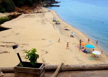 Η παραλία του νομού Λάρισας που κλέβει την παράσταση και είναι για ψαγμένους (pics)