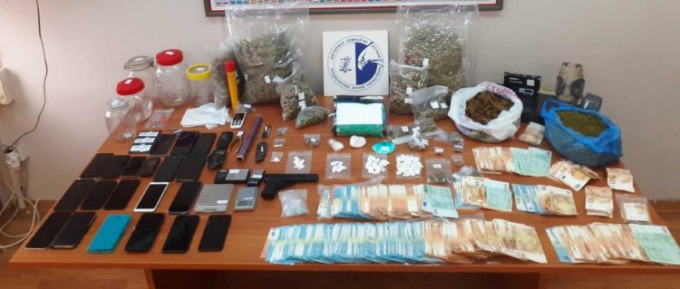 “Ντελίβερι” ναρκωτικών Τρίκαλα κι Αθήνα – 14 συλλήψεις