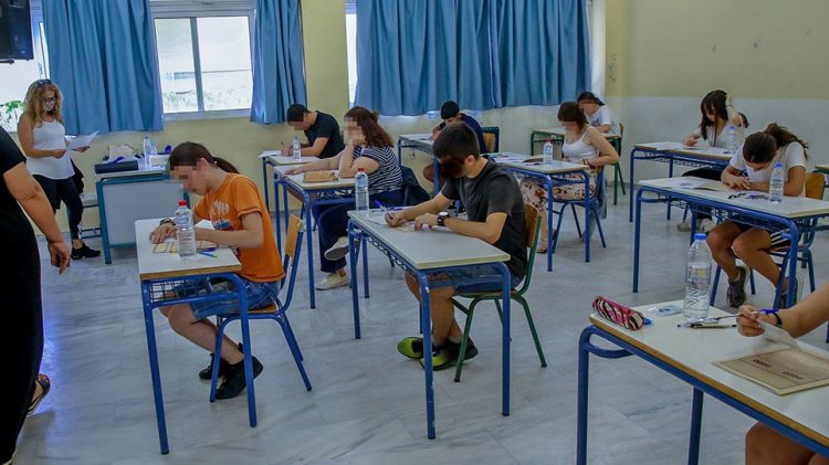 Με μικρή αποχή στα Τρίκαλα οι Πανελλήνιες εξετάσεις και χωρίς προβλήματα