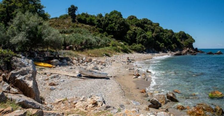 Λάρισα: Η μικρή «μυστική» παραλία άγριας ομορφιάς με τον «θαλασσόλυκο» που κρατάει «Θερμοπύλες» – Φωτορεπορτάζ