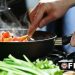 Συμβουλές για να γλυτώσετε θερμίδες στο μαγείρεμα