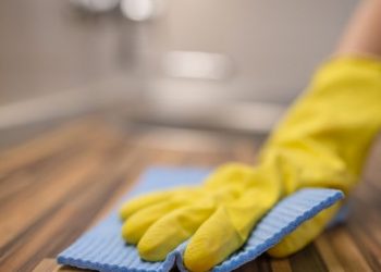 Πώς καθαρίζεται σωστά το βετέξ που έχει τα περισσότερα βακτήρια στην κουζίνα