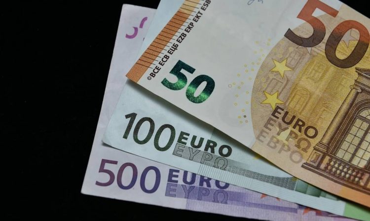 Νέο έκτακτο επίδομα σε 400.000 εργαζόμενους: Ποιοι το δικαιούνται