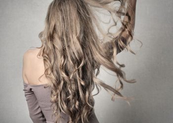 Θες να έχεις πάντα όμορφα, μακριά μαλλιά; Βάλε το μέλι στη ζωή σου!
