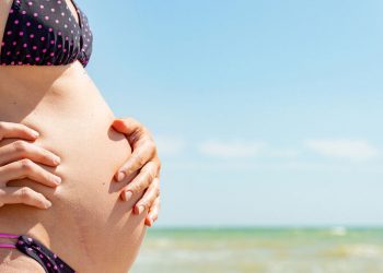 Είμαι έγκυος, κάνει να κάνω μπάνιο στη θάλασσα ή την πισίνα;