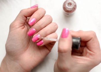 5 tips για να κρατήσουν τα νύχια σου έως και 2 εβδομάδες