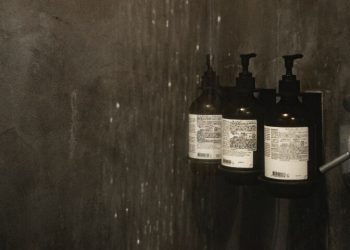 Ξέρεις τι συμβαίνει όταν βάζεις νερό στο μπουκάλι του σαμπουάν;