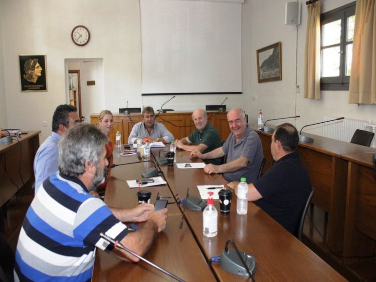 Κλιμάκιο της Ν. Ε. Τρικάλων ΣΥΡΙΖΑ επισκέφθηκε τον Δήμαρχο Πύλης