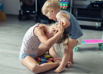 Όταν τα αδέλφια τσακώνονται συνέχεια και διαφωνούν