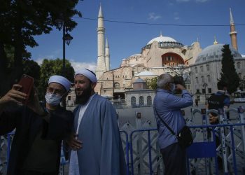 Αγία Σοφία: Εκλεισε για τους επισκέπτες – «Λουκέτο» μέχρι να γίνει τζαμί