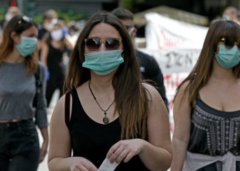 Υποχρεωτική η χρήση μάσκας στις εμπορικές επιχειρήσεις