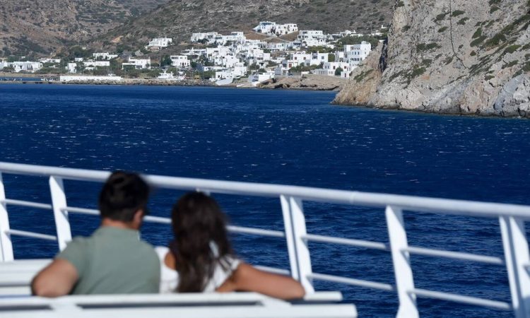 Καιρός: Ηλιόλουστη η Πέμπτη – Μελτέμια στο Αιγαίο (pics)