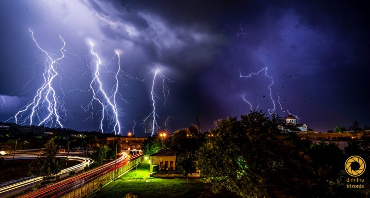 Νύχτα κεραυνών στα Τρίκαλα… Έκαναν τη νύχτα μέρα και την ατμόσφαιρα…. ηλεκτρισμένη-Εντυπωσιακές φωτό