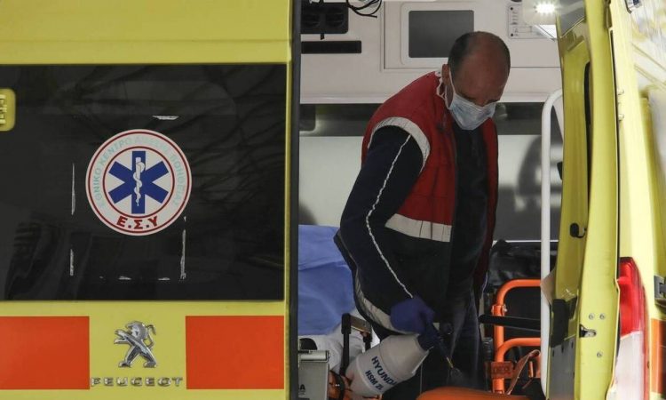 Κοζάνη – Επίθεση με τσεκούρι: Σε μηχανική υποστήριξη τα δύο από τα τρία θύματα
