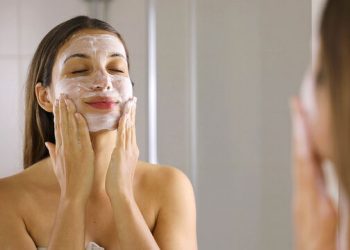DIY κρέμα με ελαιόλαδο και βαζελίνη – Τα οφέλη για το πρόσωπο και το δέρμα