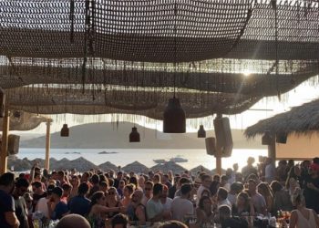 Έξι κρούσματα κορωνοϊού στον Βόλο σε 24 ώρες – Πέντε νεαροί με μεγάλη κοινωνικότητα σε κλαμπ και μπαρ