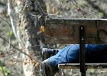 40χρονος εντοπίστηκε νεκρός σε παγκάκι στη Λάρισα